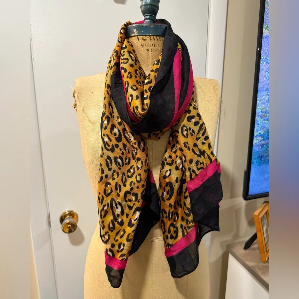Estate Isaac Mizrahi Live Cheetah Print Scarf